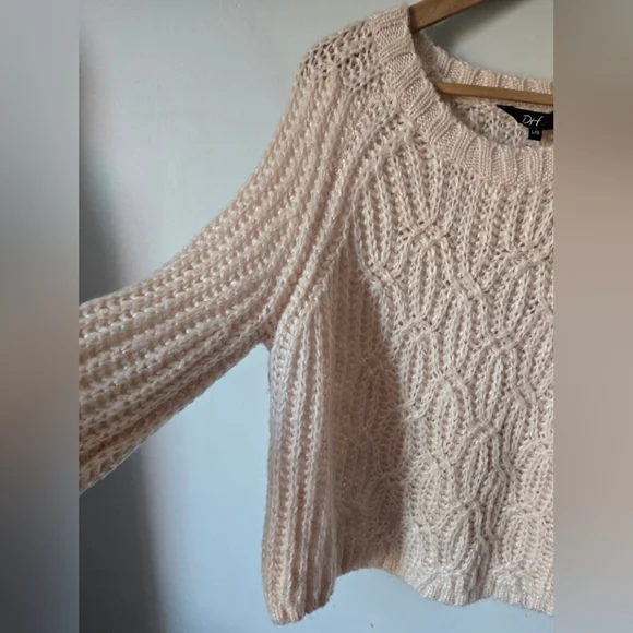DH3 By Anthropologie Cozy Light Tea Pink Sweater - Picture 3 of 9